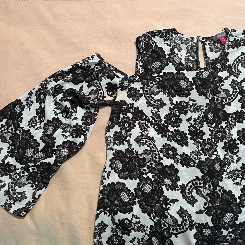 Women’s Vince Camuto cut out shoulder long sleeve B/W floral pattern top